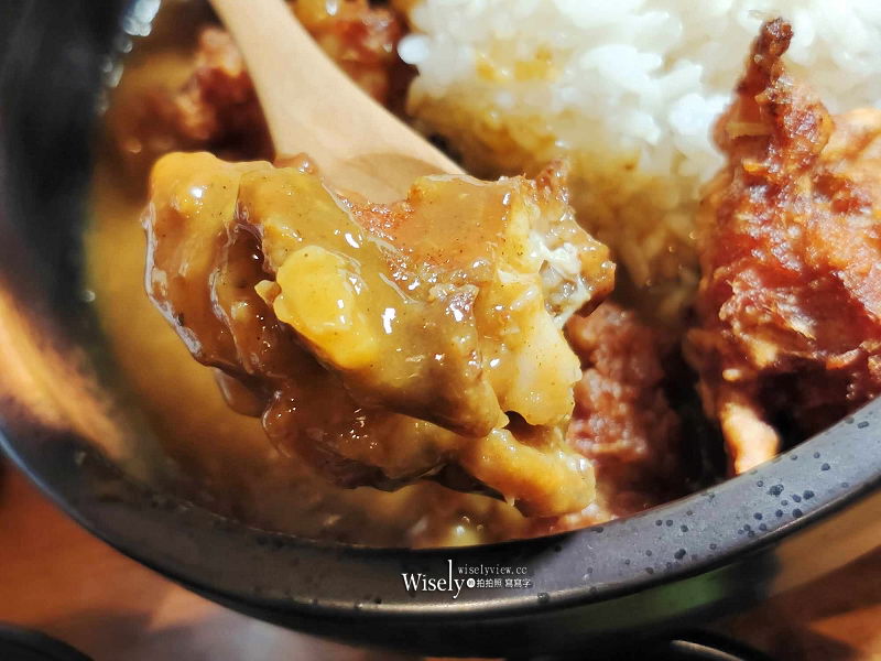 士林夜市。勝魂丼飯專門店︱白飯湯品飲料小菜吃到飽，炙燒咖喱炸雞多種選擇～捷運士林站美食