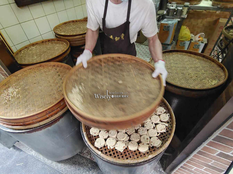 澳門。最香餅家︱一甲子限購人氣排隊名店，手工炭燒杏仁餅最新價格