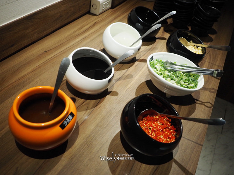 台北食徒麻辣火鍋︱職人演繹紅白湯底～罌粟牛尾鍋 + 芋頭雞湯排骨鍋，捷運南京復興站美食