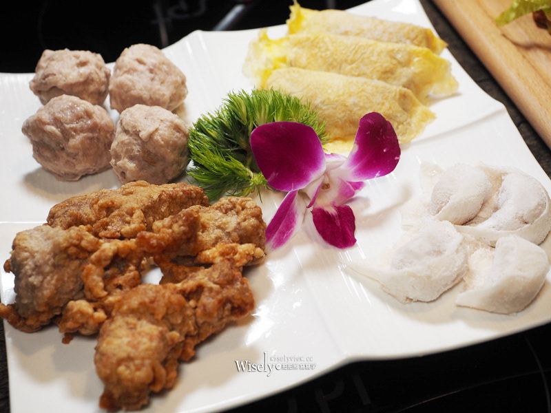 台北食徒麻辣火鍋︱職人演繹紅白湯底～罌粟牛尾鍋 + 芋頭雞湯排骨鍋，捷運南京復興站美食