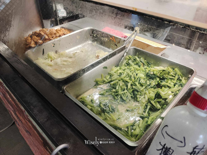 台北中山。葉記港式燒臘︱在地知名便當店：招牌五寶飯~捷運松江南京站美食