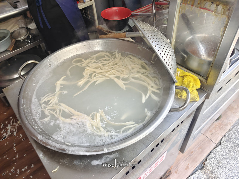 品味刀削麵︱手工製作蕃茄牛肉麵，北醫吳興商圈美食