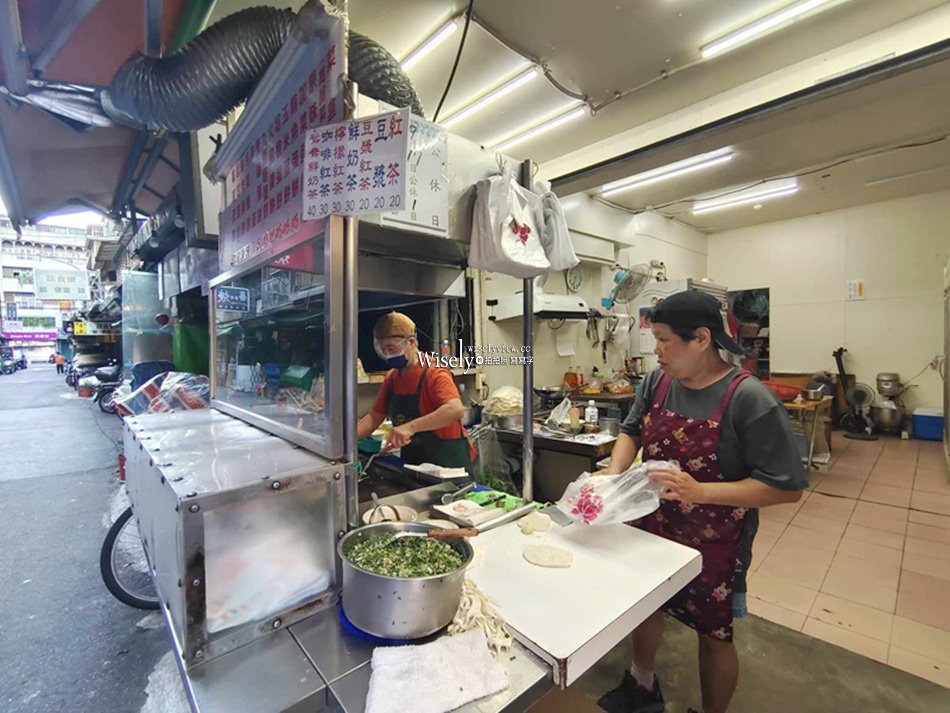 台北中正。南機場夜市無名蛋餅︱平價厚實多口味可客製排隊美食