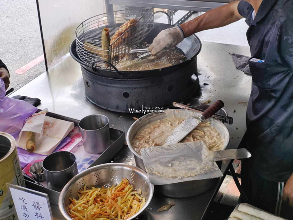 宜蘭礁溪 龍潭春捲伯︱在地隱藏版排隊美食，必嚐蝦餅與韮菜春捲