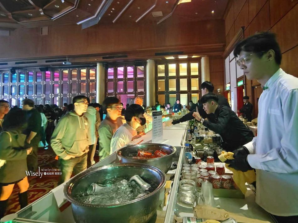 台北 圓山大飯店跨年夜︱聲光歌舞表演、摸彩抽獎、免費暢飲及戶外煙火