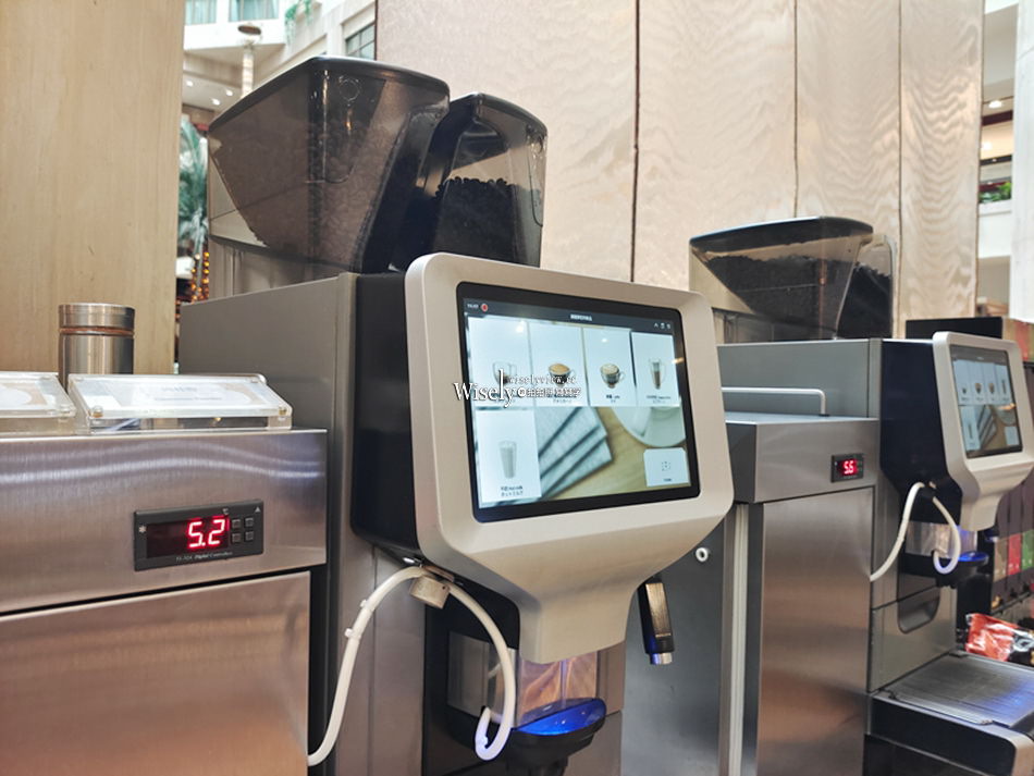 台北福華彩虹座自助餐 南洋風情盛宴︱豐盛新馬泰經典料理，還有炙燒干貝牛舌等吃到飽～65折資深優惠價超划算！