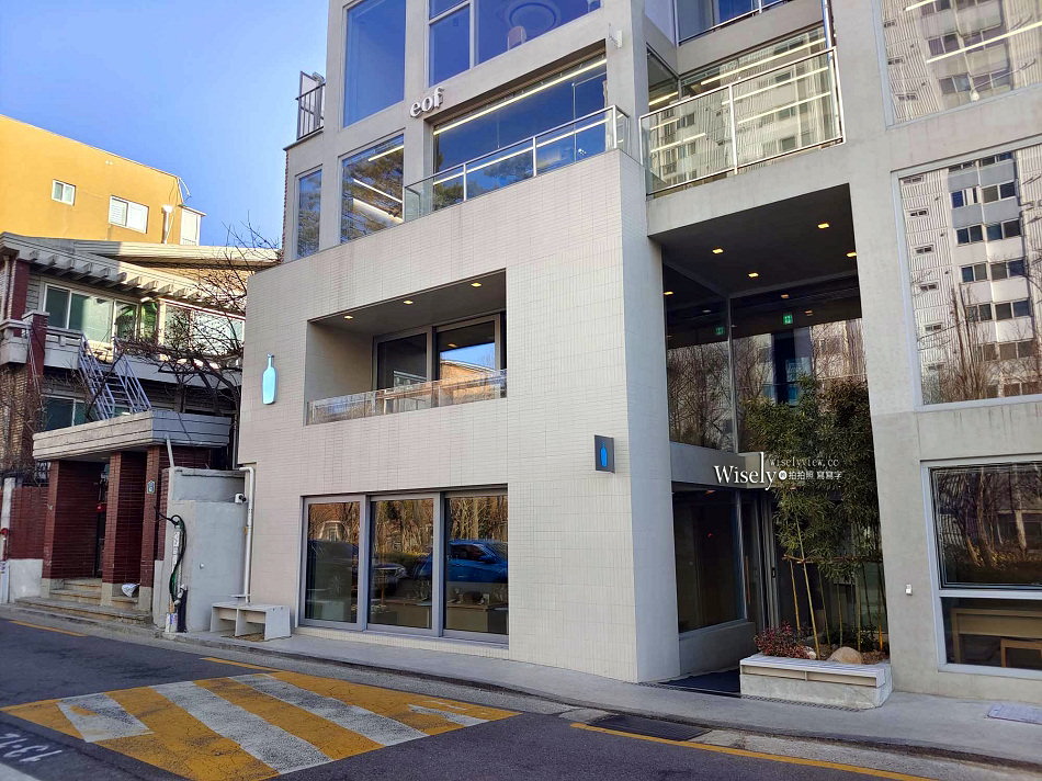 BLUE BOTTLE COFFEE 藍瓶咖啡 弘大店︱輕鬆享用一杯晨間咖啡