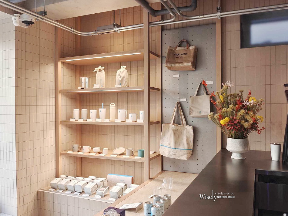 BLUE BOTTLE COFFEE 藍瓶咖啡 弘大店︱輕鬆享用一杯晨間咖啡