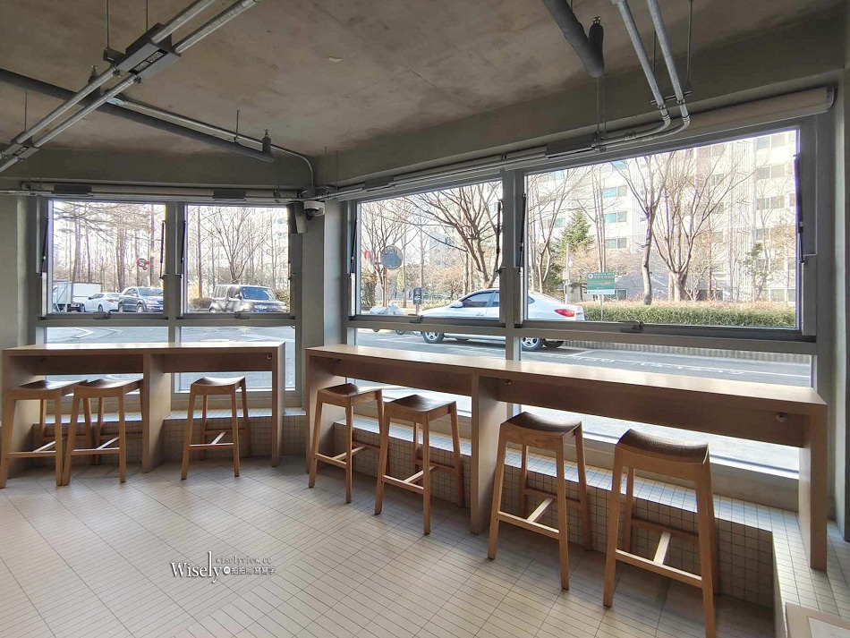 BLUE BOTTLE COFFEE 藍瓶咖啡 弘大店︱輕鬆享用一杯晨間咖啡