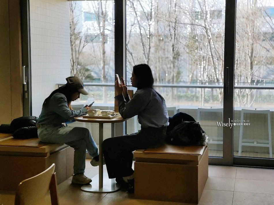 BLUE BOTTLE COFFEE 藍瓶咖啡 弘大店︱輕鬆享用一杯晨間咖啡