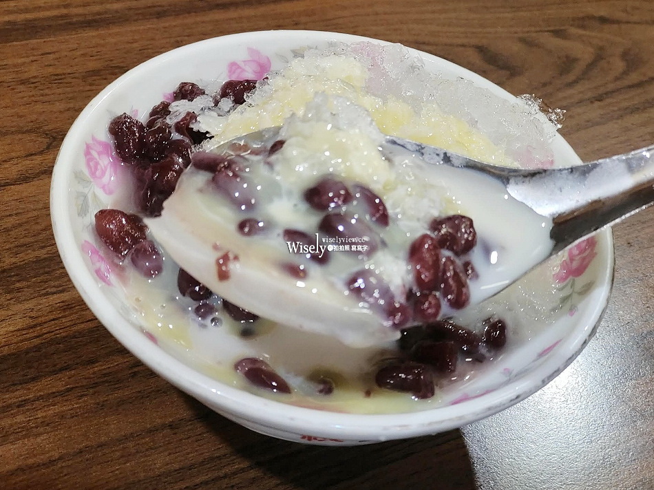 永樂市場。顏記杏仁露︱迪化街大稻埕甜點︱搭配紅豆or綠豆加煉奶優 永樂市場。顏記杏仁露︱迪化街大稻埕甜點︱搭配紅豆or綠豆加煉奶優