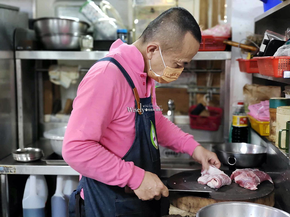 矮仔財滷肉飯︱北投中繼市場排隊老店︱CNN.米其林必比登推薦︱捷運北投站