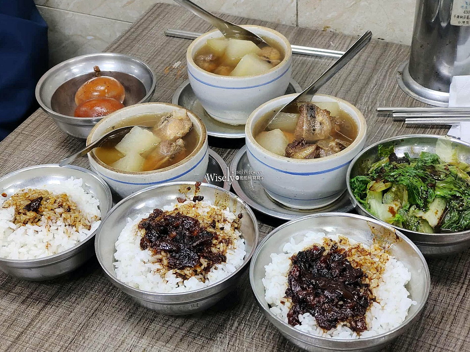 矮仔財滷肉飯︱北投中繼市場排隊老店︱CNN.米其林必比登推薦︱捷運北投站