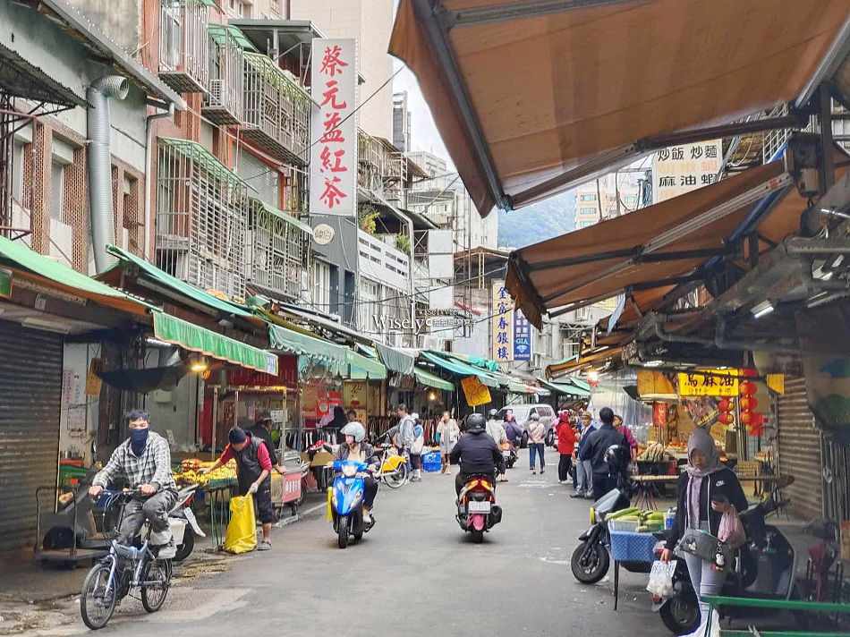 北投市場.阿婆蚵嗲圈圈餅︱酥炸蚵嗲滿滿鮮肉海菜等好料︱捷運北投站