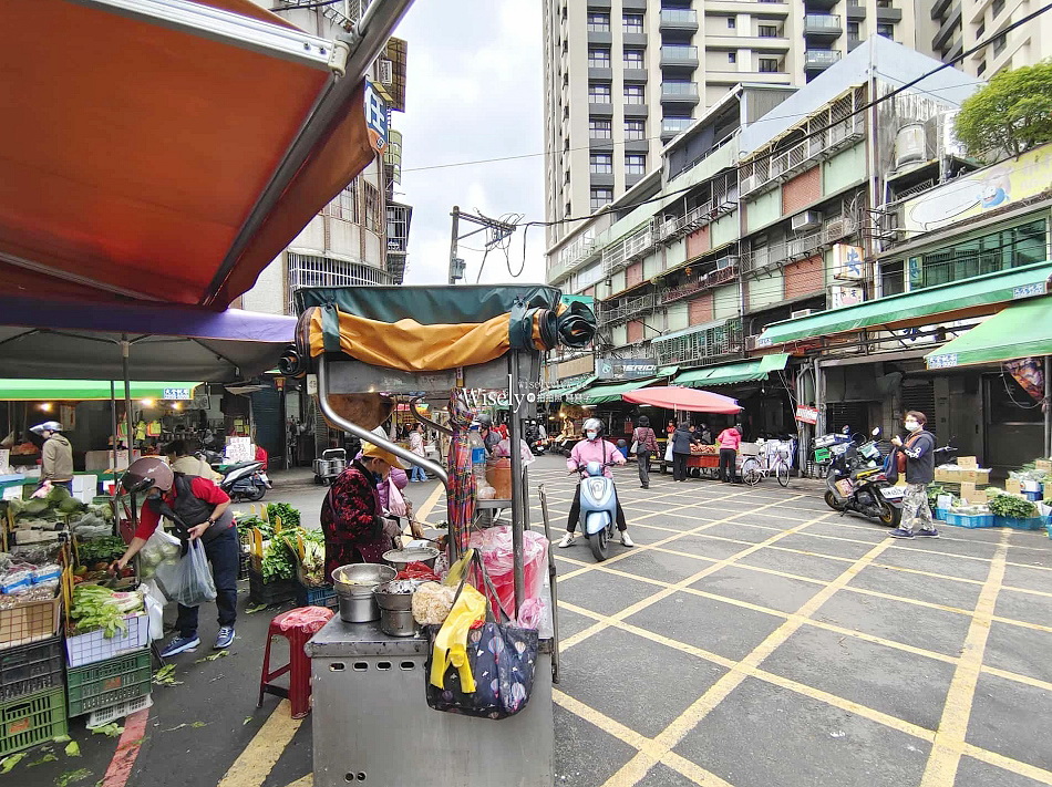 北投市場.阿婆蚵嗲圈圈餅︱酥炸蚵嗲滿滿鮮肉海菜等好料︱捷運北投站