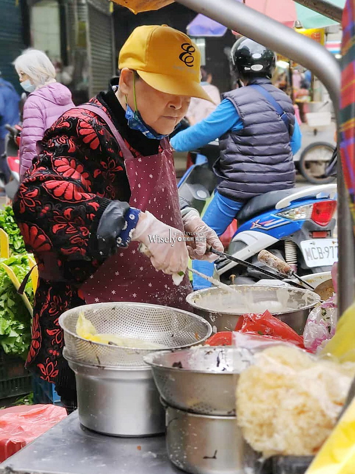 北投市場.阿婆蚵嗲圈圈餅︱酥炸蚵嗲滿滿鮮肉海菜等好料︱捷運北投站