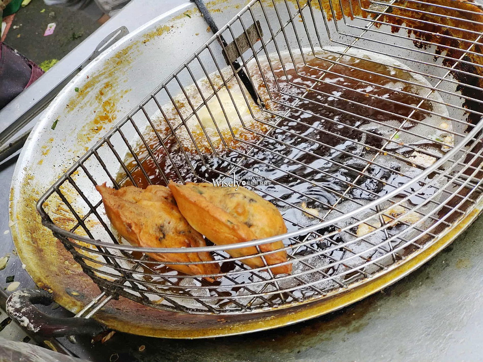 北投市場.阿婆蚵嗲圈圈餅︱酥炸蚵嗲滿滿鮮肉海菜等好料︱捷運北投站