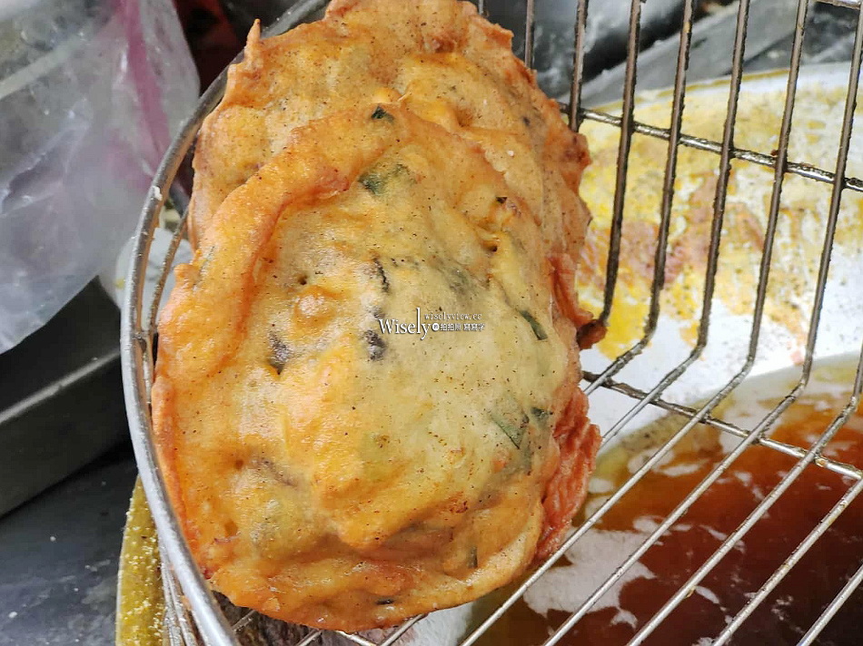 北投市場.阿婆蚵嗲圈圈餅︱酥炸蚵嗲滿滿鮮肉海菜等好料︱捷運北投站