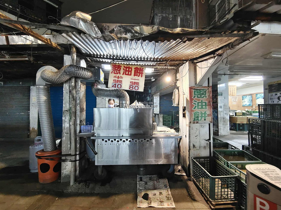 建國黃昏市場蔥油餅︱現做外皮酥脆︱新店排隊銅板小吃︱捷運七張站