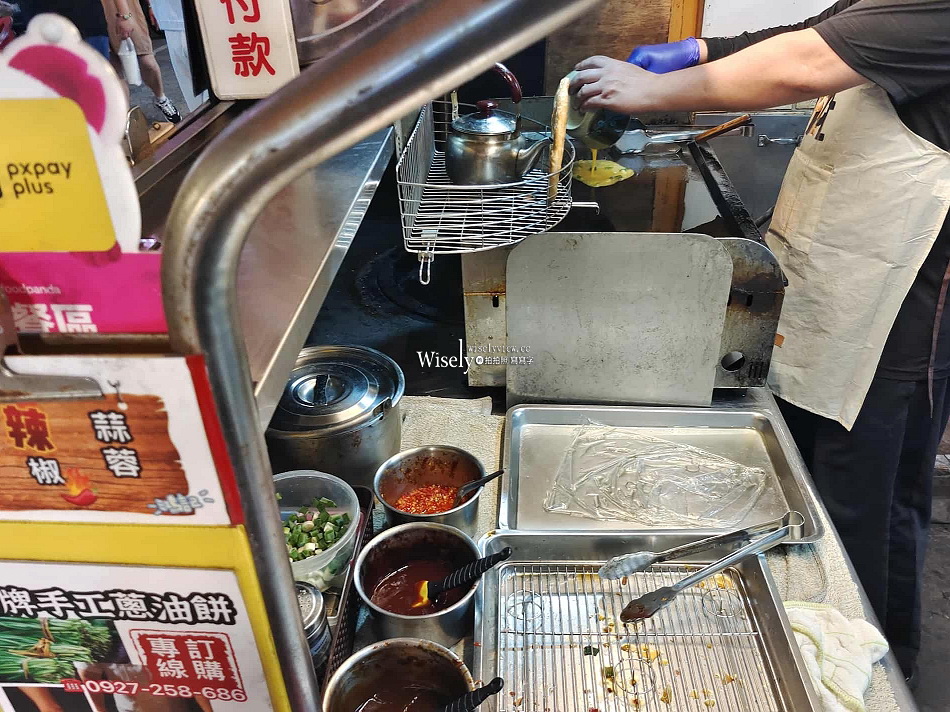 鴻記蔥油餅.景美夜市︱南部蔥蛋餅加辣好吃︱捷運景美站︱湘悅雞腿飯 鴻記蔥油餅.景美夜市︱南部蔥蛋餅加辣好吃︱捷運景美站︱湘悅雞腿飯