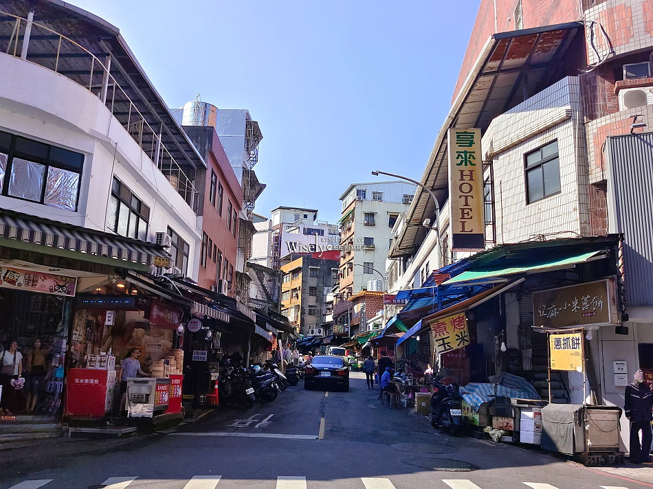 淡水老街全家便利商店 (寄物+)︱行李箱寄放1天20元，比置物櫃便宜