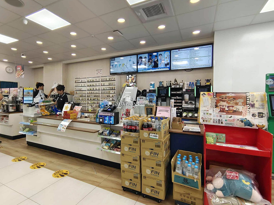 淡水老街全家便利商店 (寄物+)︱行李箱寄放1天20元，比置物櫃便宜