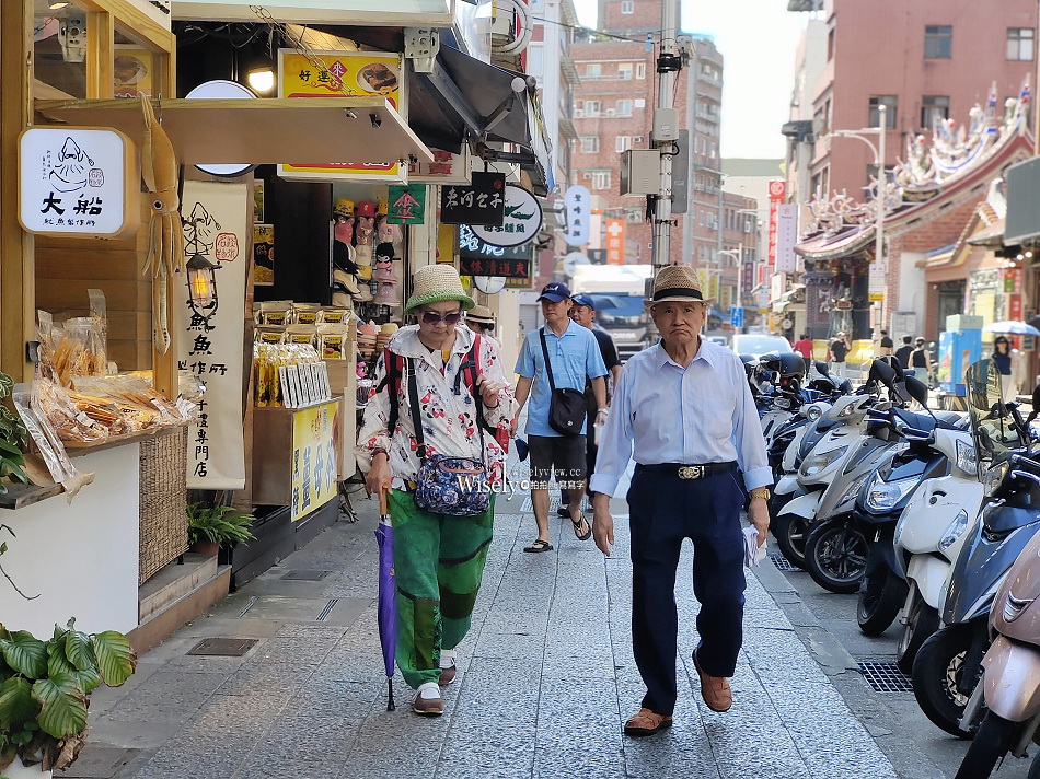 淡水老街全家便利商店 (寄物+)︱行李箱寄放1天20元，比置物櫃便宜