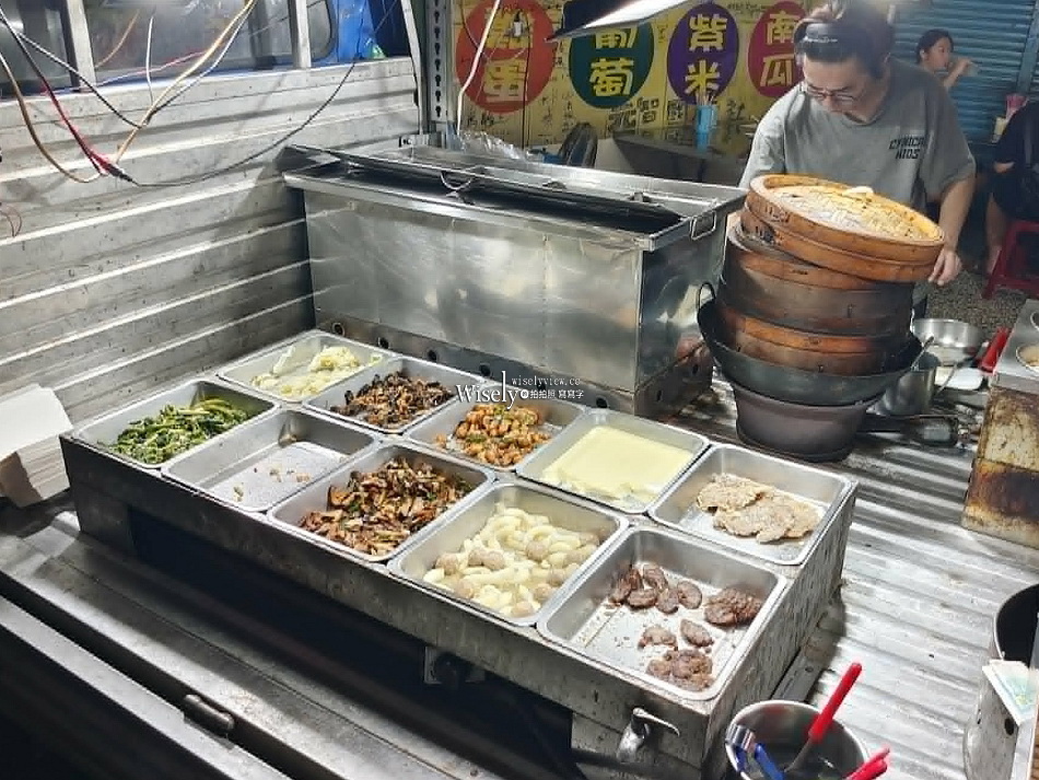 發財宵夜︱礁溪老街攤車小吃︱深夜至凌晨3點︱銅板價自助便當湯麵滷味 發財宵夜︱礁溪老街攤車小吃︱深夜至凌晨3點︱銅板價自助便當湯麵滷味
