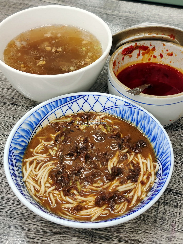 賴家手工雙醬麵︱礁溪新址食記菜單，相鄰諾貝爾奶凍捲︱新增香辣麵