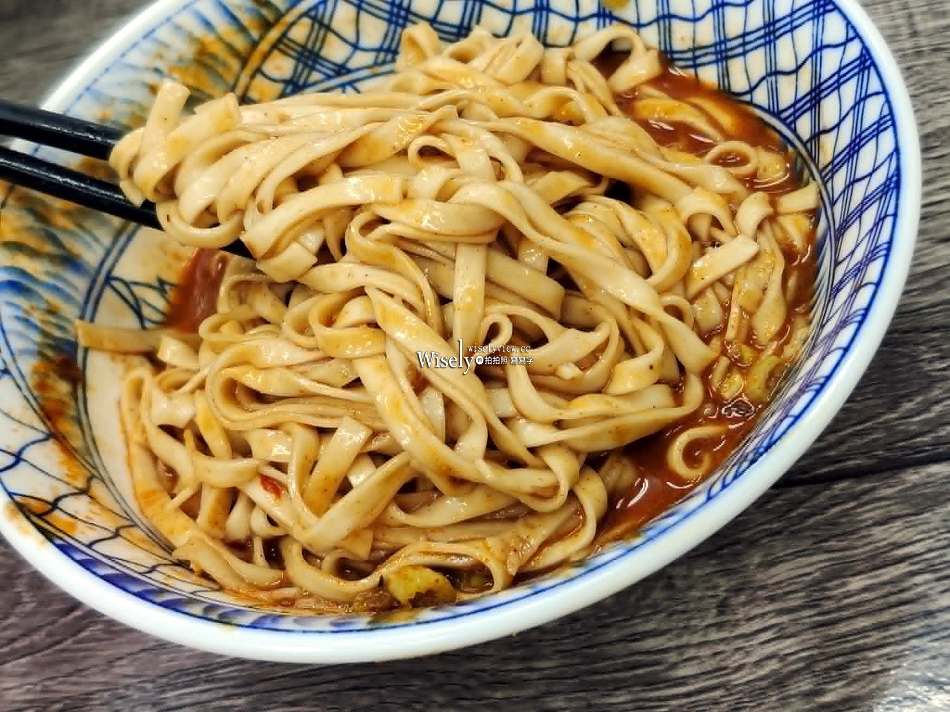 賴家手工雙醬麵︱礁溪新址食記菜單，相鄰諾貝爾奶凍捲︱新增香辣麵