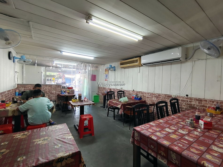 慈惠肉焿麵︱宜蘭員山平價小吃︱綜合蝦仁魷魚肉羹份量足︱黑金魯肉飯