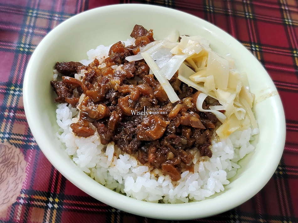 慈惠肉焿麵︱宜蘭員山平價小吃︱綜合蝦仁魷魚肉羹份量足︱黑金魯肉飯