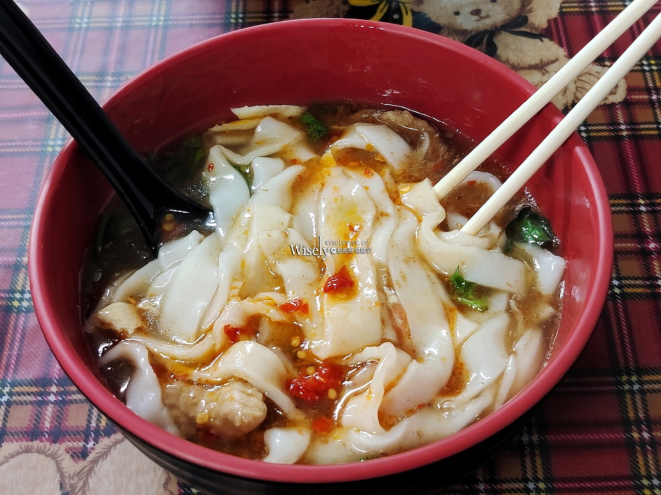 慈惠肉焿麵︱宜蘭員山平價小吃︱綜合蝦仁魷魚肉羹份量足︱黑金魯肉飯