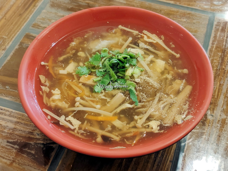 蒸餃阿姨︱平價多口味飽滿現做︱酸辣肉羹.肉燥飯︱宜蘭頭城老街美食 蒸餃阿姨︱平價多口味飽滿現做︱酸辣肉羹.肉燥飯︱宜蘭頭城老街美食