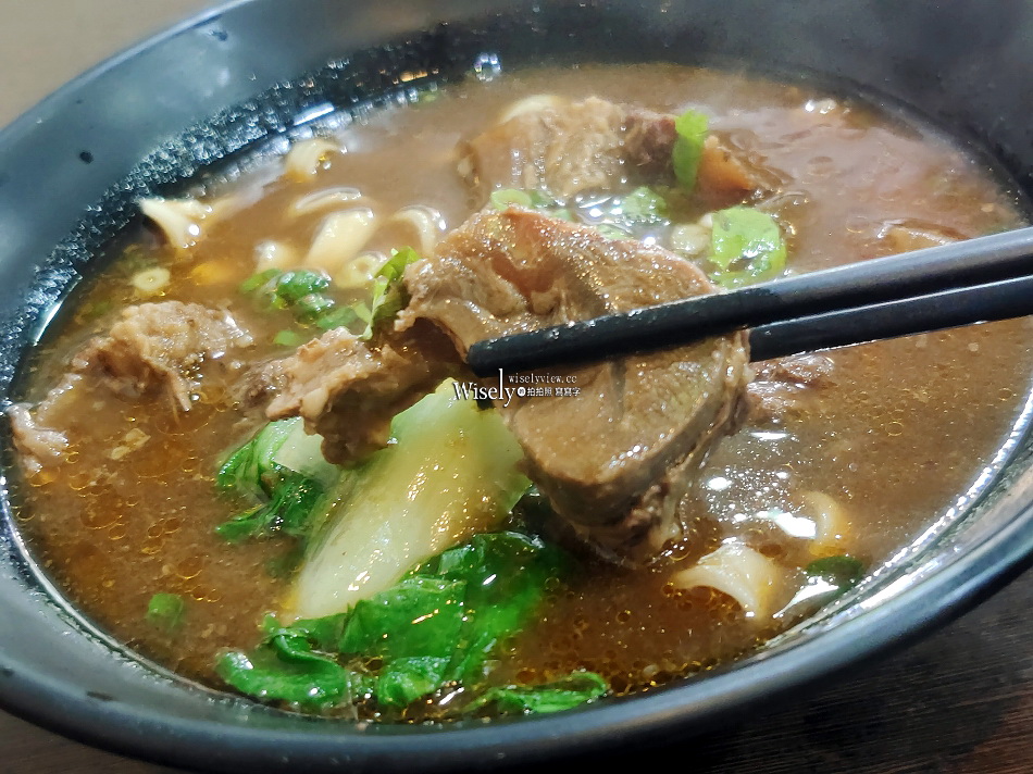 金牛牛肉麵專門店︱薑蒜湯頭肉大塊︱師承黑庄牛肉麵︱捷運萬芳醫院站 金牛牛肉麵專門店︱薑蒜湯頭肉大塊︱師承黑庄牛肉麵︱捷運萬芳醫院站