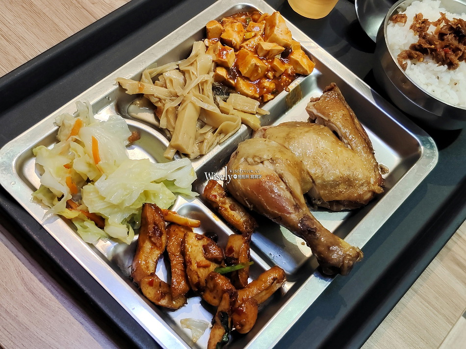 華品軒排骨飯︱主菜加四配菜便當,湯品冷飲吃到飽︱捷運萬隆站 華品軒排骨飯︱主菜加四配菜便當,湯品冷飲吃到飽︱捷運萬隆站
