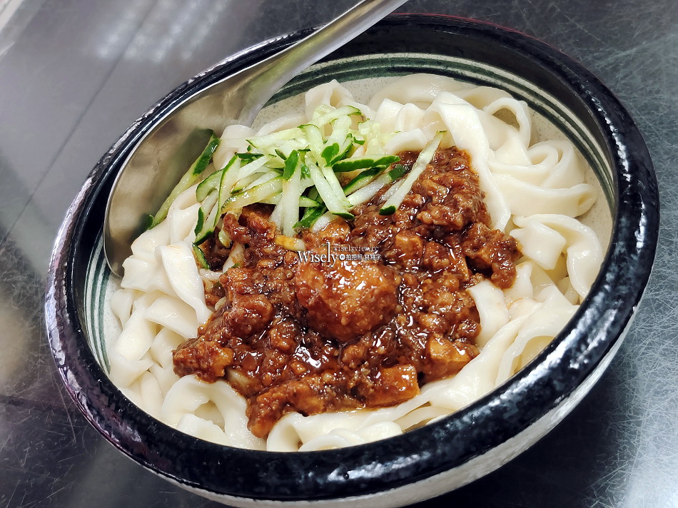 老地方黃牛肉麵︱半筋半肉麵.炸醬麵.水餃︱台北文山木柵︱捷運萬芳醫院站