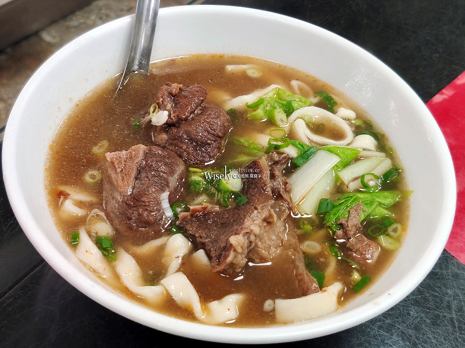 老地方黃牛肉麵︱半筋半肉麵.炸醬麵.水餃︱台北文山木柵︱捷運萬芳醫院站