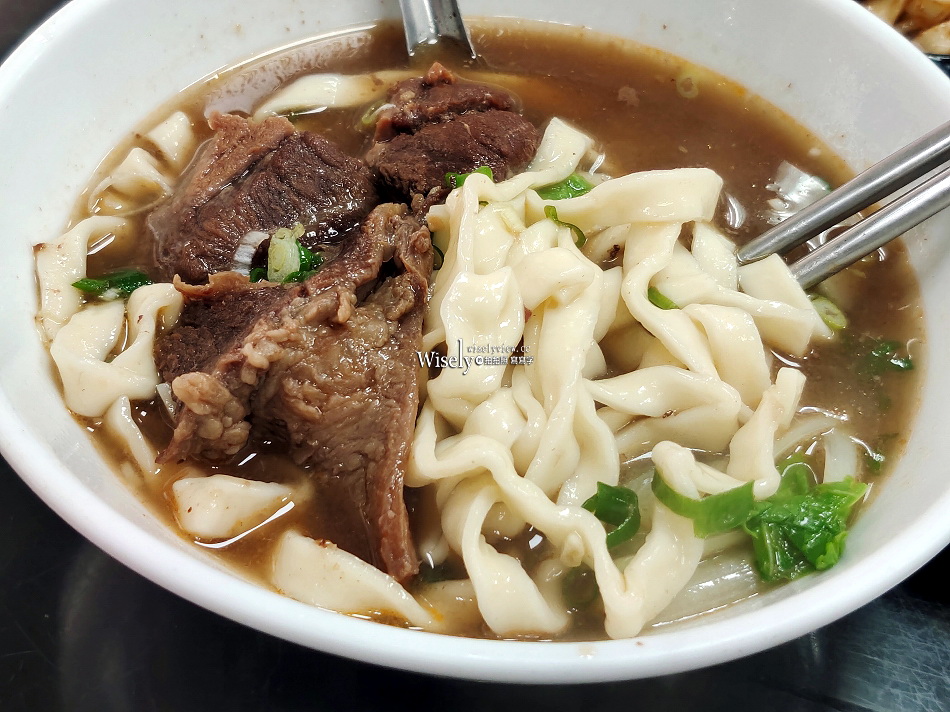 老地方黃牛肉麵︱半筋半肉麵.炸醬麵.水餃︱台北文山木柵︱捷運萬芳醫院站