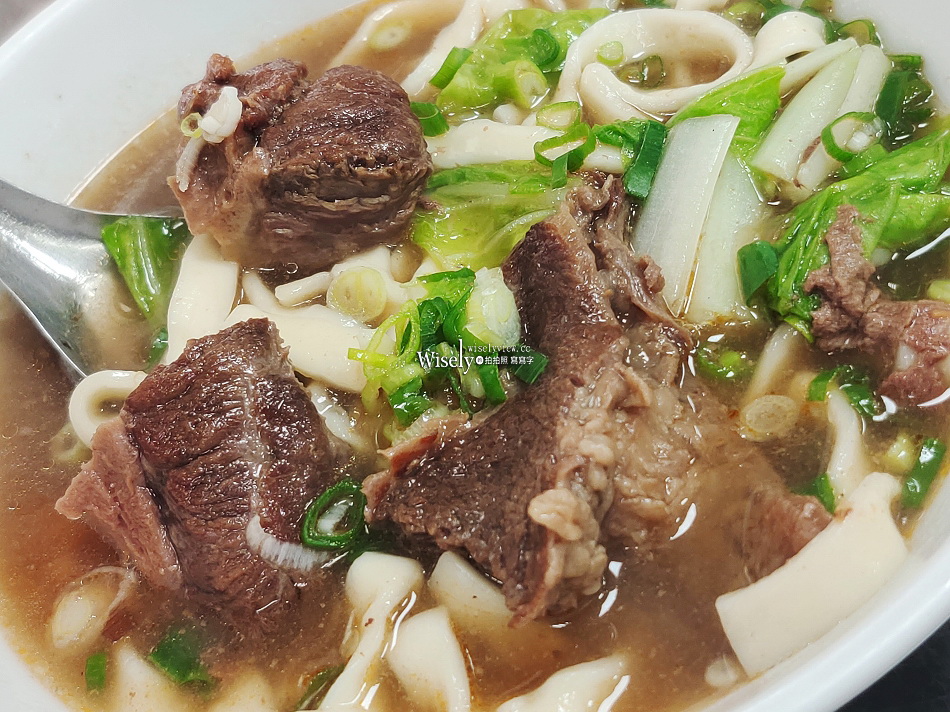 老地方黃牛肉麵︱半筋半肉麵.炸醬麵.水餃︱台北文山木柵︱捷運萬芳醫院站