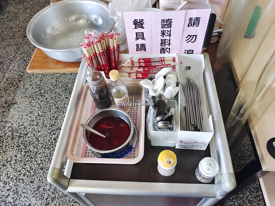昱霖油飯.正宗四川辣担麵︱限量蘿蔔排骨湯大塊軟嫩︱宜蘭市美食