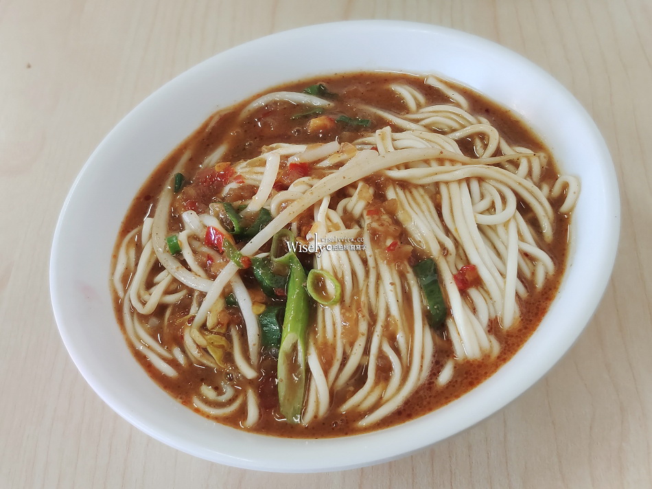昱霖油飯.正宗四川辣担麵︱限量蘿蔔排骨湯大塊軟嫩︱宜蘭市美食
