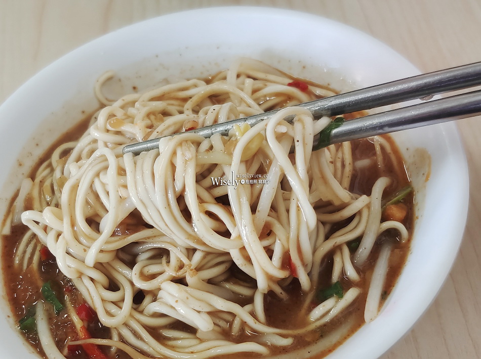 昱霖油飯.正宗四川辣担麵︱限量蘿蔔排骨湯大塊軟嫩︱宜蘭市美食