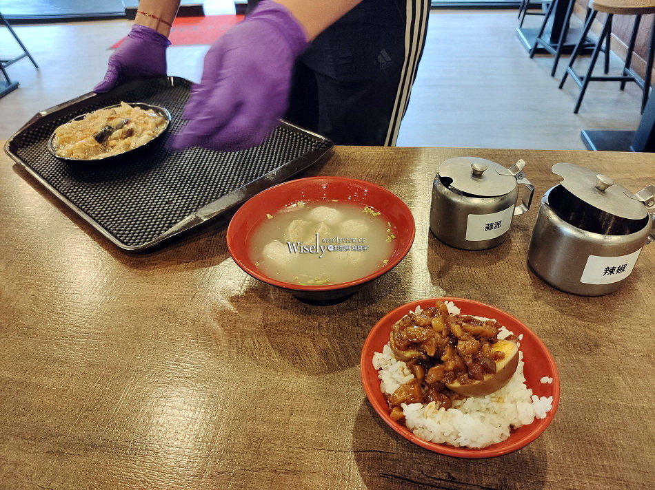 康庄傳統滷肉飯︱24小時營業不打烊︱近花博公園&行天宮︱捷運中山國小站 康庄傳統滷肉飯︱24小時營業不打烊︱近花博公園&行天宮︱捷運中山國小站