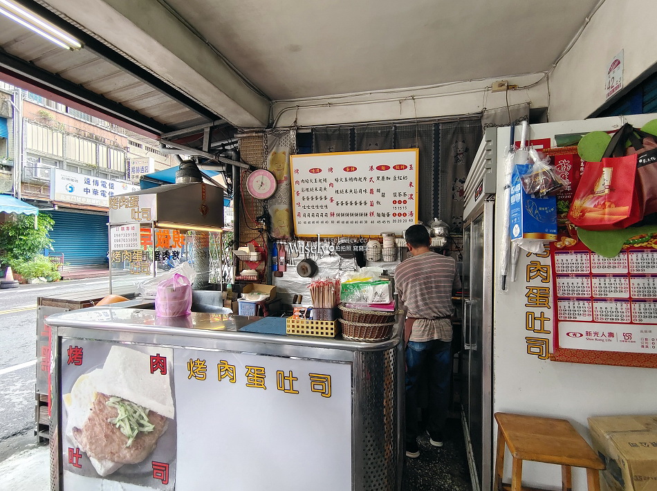 烤肉蛋吐司︱東港陸橋︱無招牌早午餐︱清晨五點半開賣︱宜蘭市美食 烤肉蛋吐司︱東港陸橋︱無招牌早午餐︱清晨五點半開賣︱宜蘭市美食