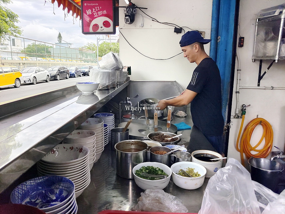 日食麵店︱東港陸橋︱雙醬麵.餛飩魚丸湯.頭骨肉.菜捲︱宜蘭市美食