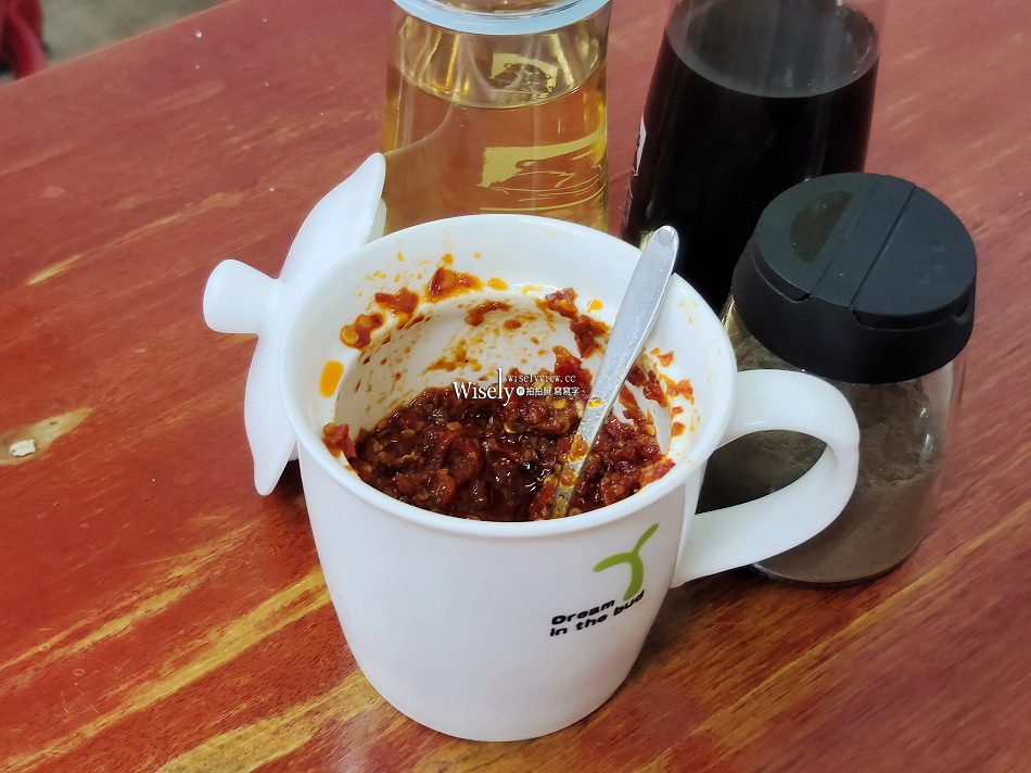 日食麵店︱東港陸橋︱雙醬麵.餛飩魚丸湯.頭骨肉.菜捲︱宜蘭市美食