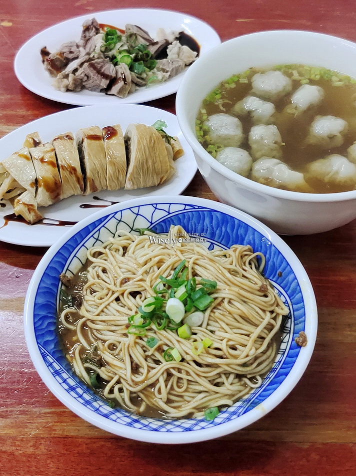 日食麵店︱東港陸橋︱雙醬麵.餛飩魚丸湯.頭骨肉.菜捲︱宜蘭市美食