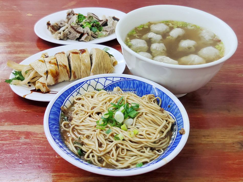 日食麵店︱東港陸橋︱雙醬麵.餛飩魚丸湯.頭骨肉.菜捲︱宜蘭市美食
