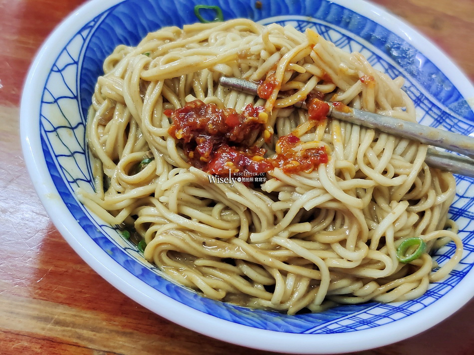 日食麵店︱東港陸橋︱雙醬麵.餛飩魚丸湯.頭骨肉.菜捲︱宜蘭市美食